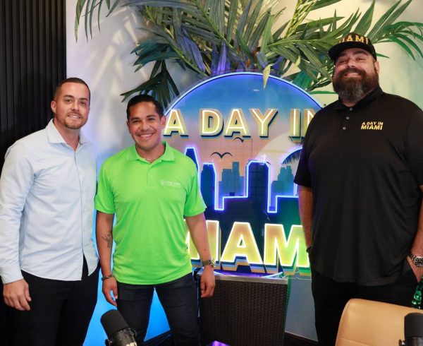 Jose Miguel Vera of One Park Financial appearing on A Day in Miami podcast with Qué Riko con Kiko